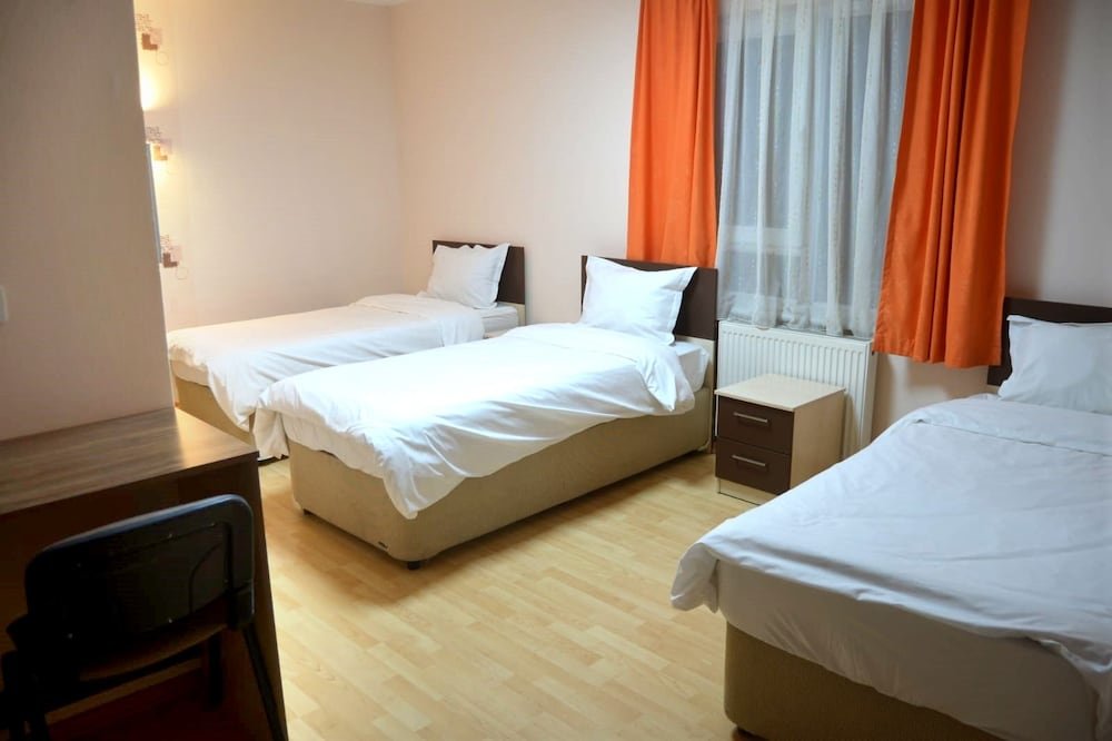 Енис: Yilton Otel