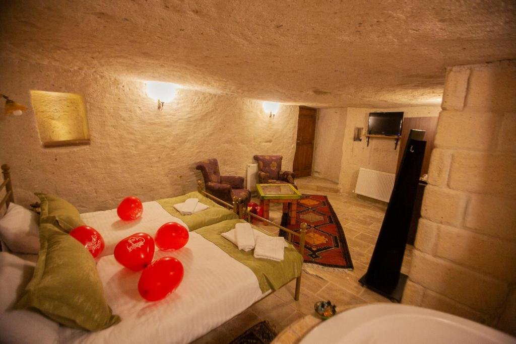 Young Cave Hotel — фото 1