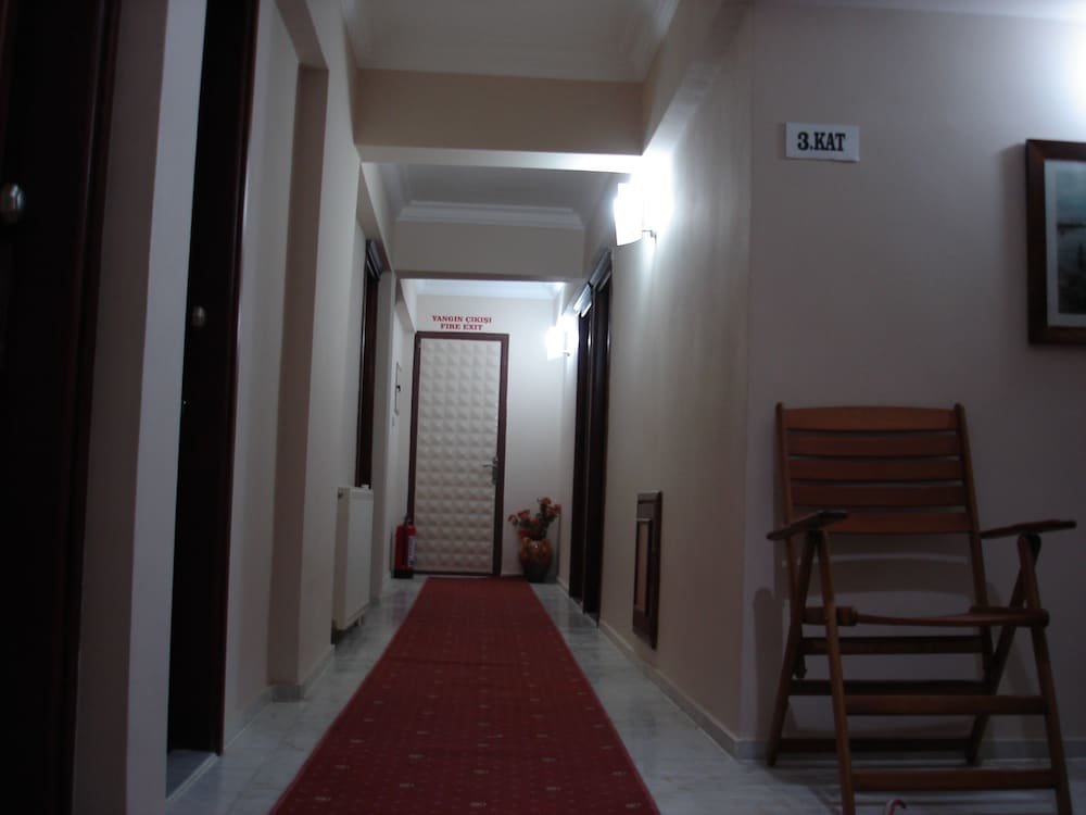 Тире: Otel Koc