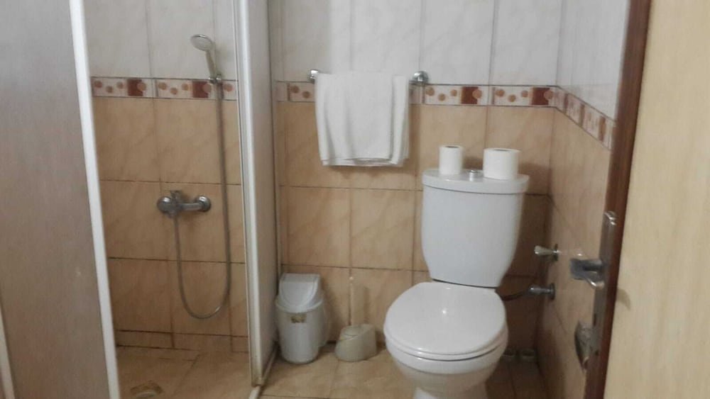 Тире: Otel Koc