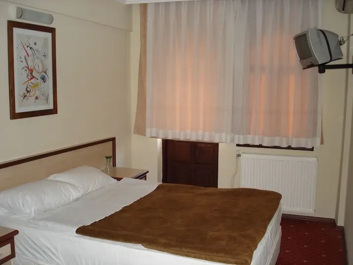 Тире: Otel Koc