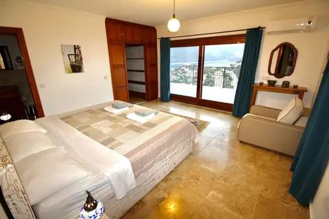 Villa With Fantastic Views in a Prime Location in Kas Peninsula — фото 1