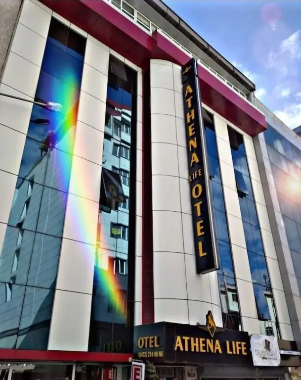 Ван: Athena Life Hotel