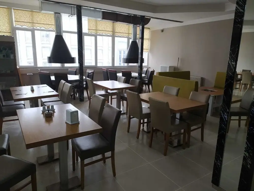 Ван: Athena Life Hotel