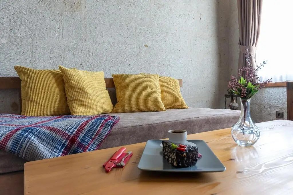 Аванос: Lemon Cave Suites And Coffee House