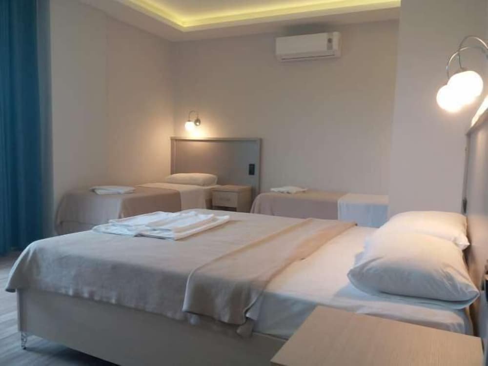 Эдремит: Tone Otel