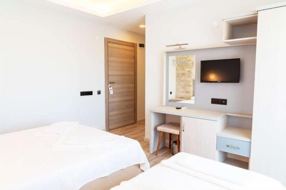 Эдремит: Tone Otel