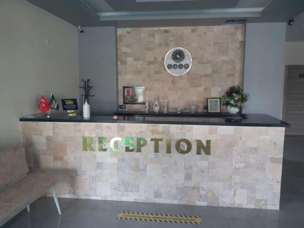 Эдремит: Tone Otel