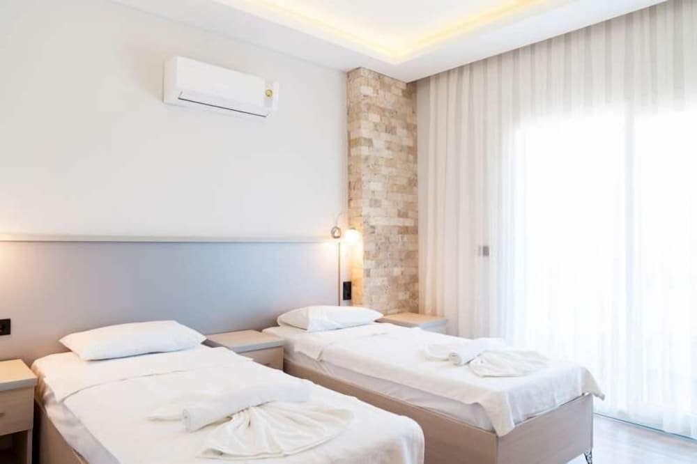 Эдремит: Tone Otel