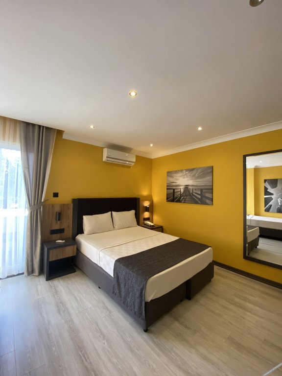 Эдремит: Roy Otel Akçay