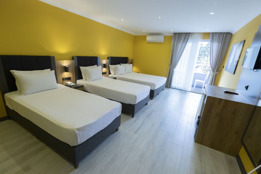 Эдремит: Roy Otel Akçay