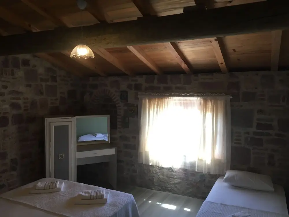 Айвалык: Hayat Alti Otel