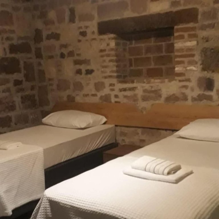 Айвалык: Hayat Alti Otel