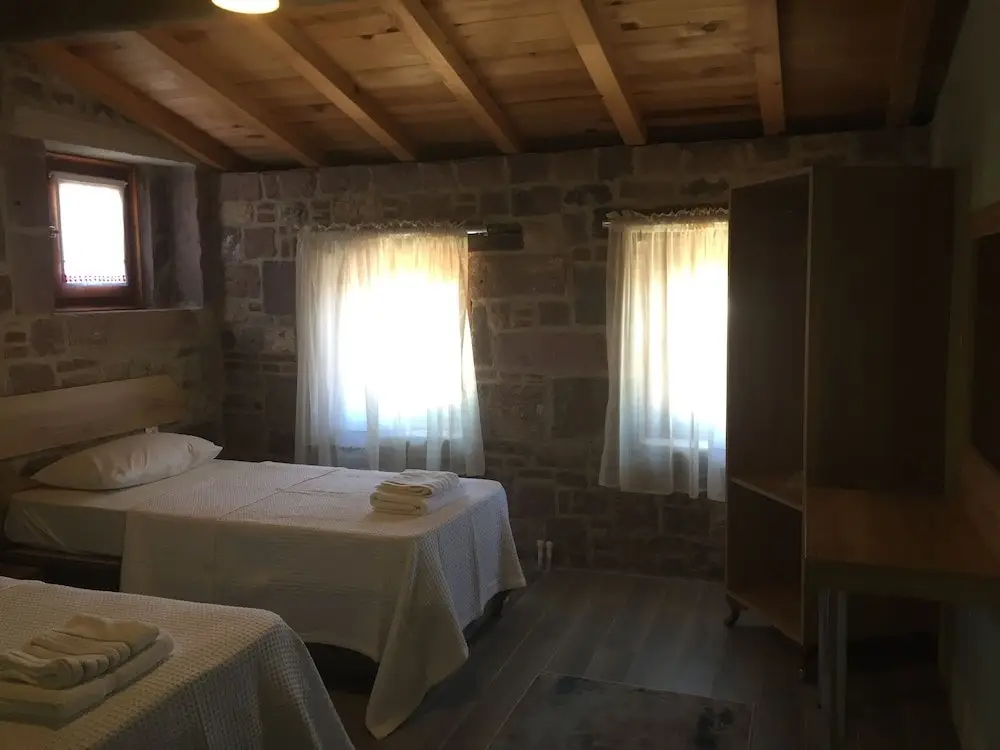 Айвалык: Hayat Alti Otel