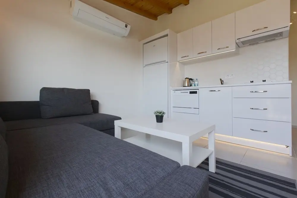 Чешме: AEGEAN Apartments - Marina & Chios Island View