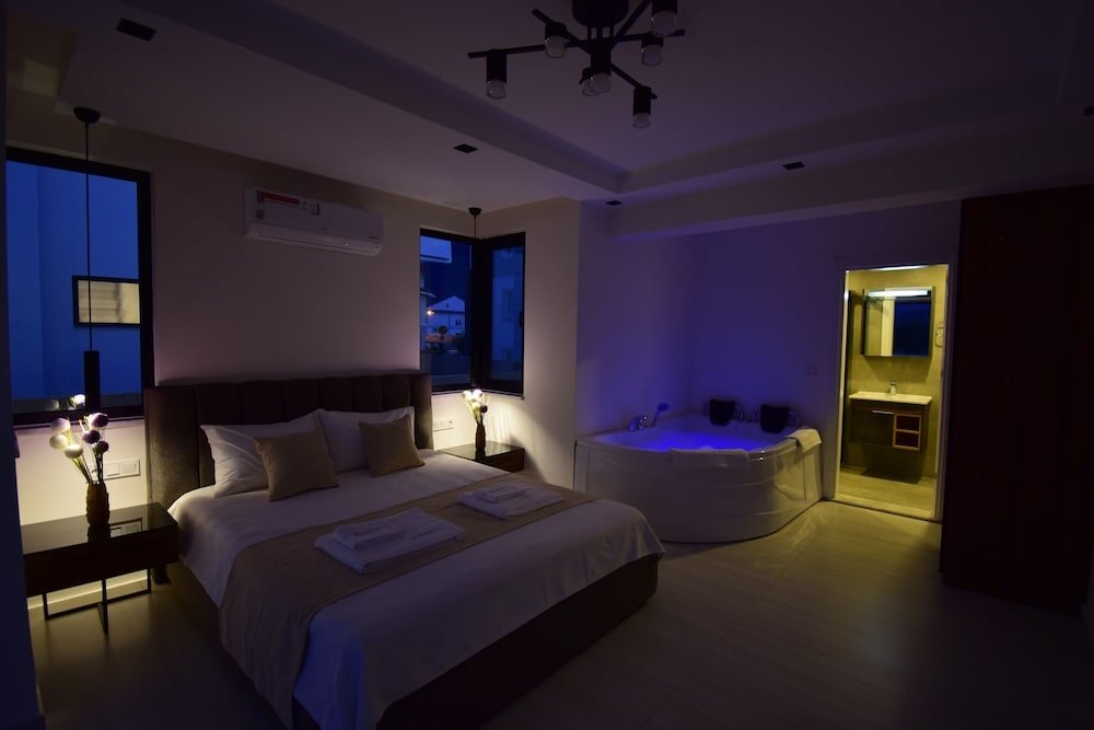 Фетхие: Luxury 4-bed Villa With Private Pool and Jacuzzi