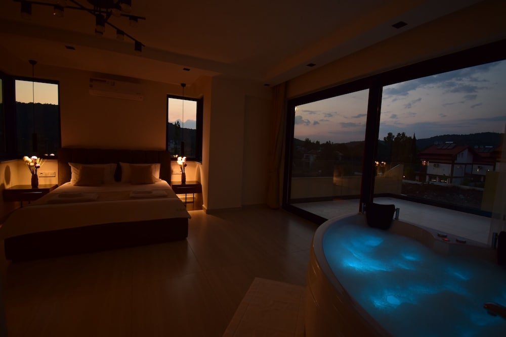 Фетхие: Luxury 4-bed Villa With Private Pool and Jacuzzi