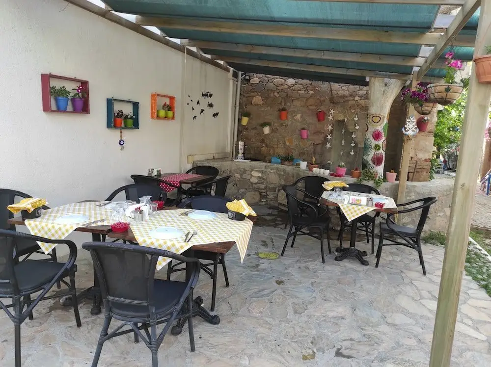 Бозджаада: Athenada Otel