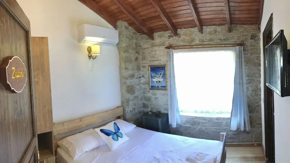Зейтинликой: Sari Keçi̇ Taş Otel