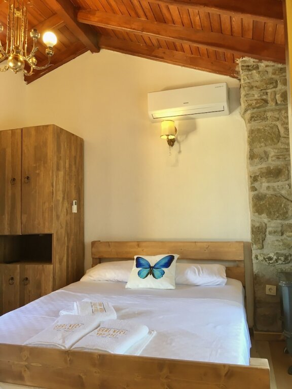 Зейтинликой: Sari Keçi̇ Taş Otel