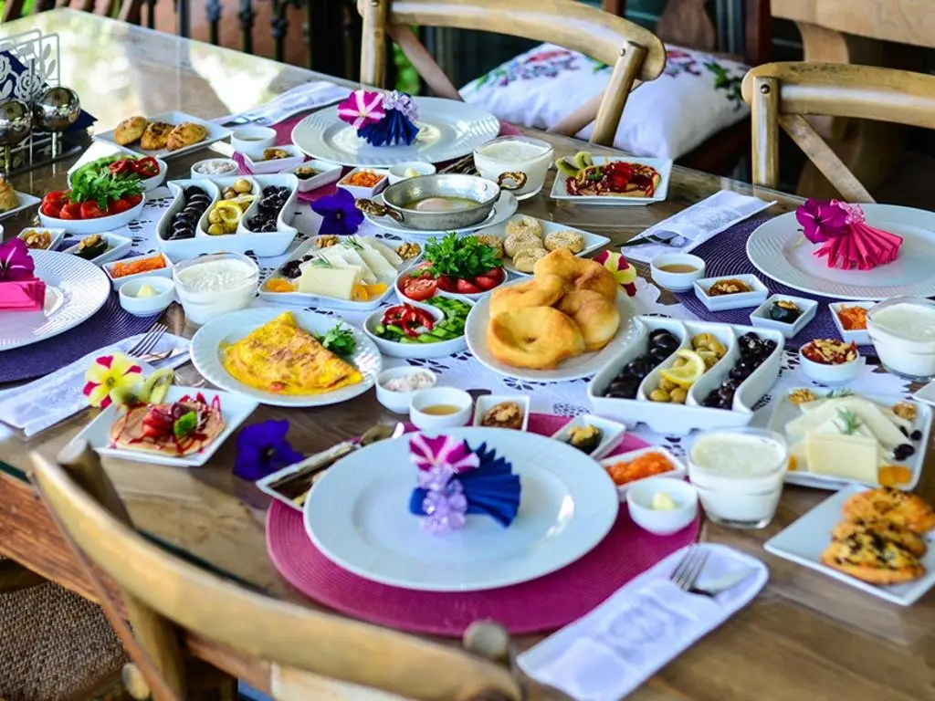 Айвалык: Ni̇si̇ Buti̇k Otel