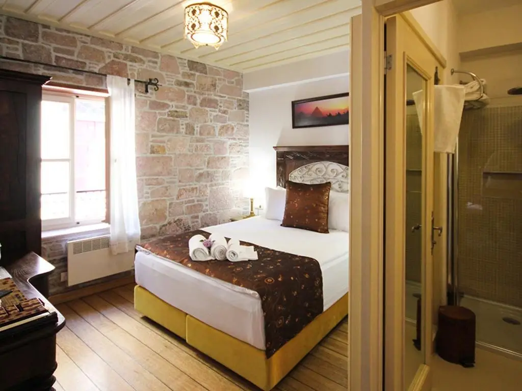 Айвалык: Ni̇si̇ Buti̇k Otel