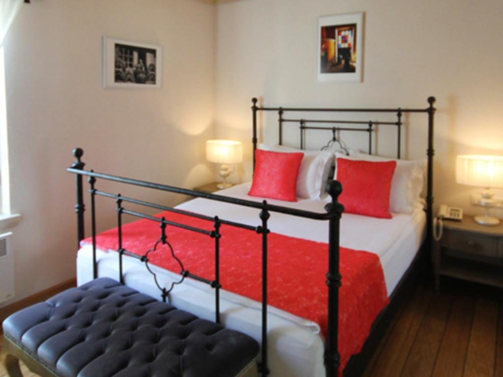Айвалык: Ni̇si̇ Buti̇k Otel