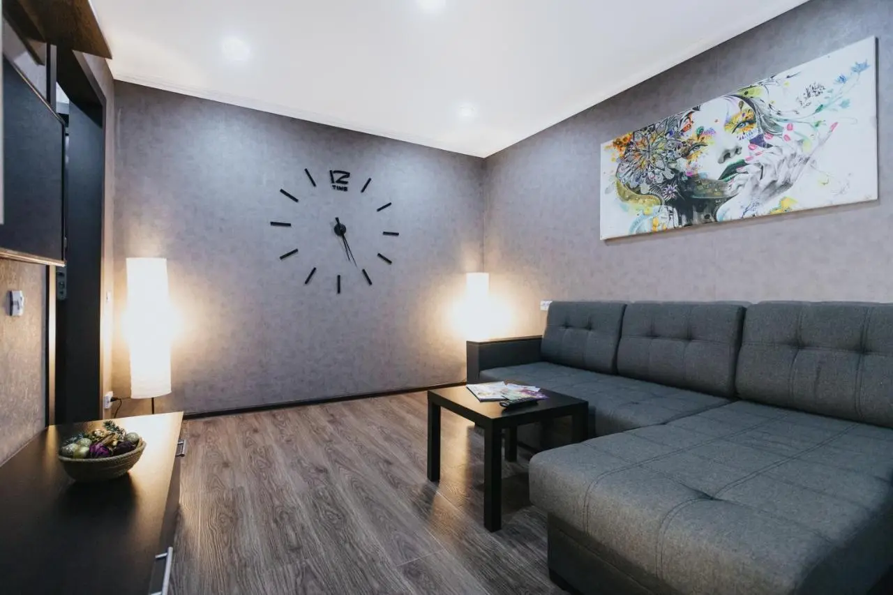 Апатиты: Apartamienty na Dzierzhinskogho 11