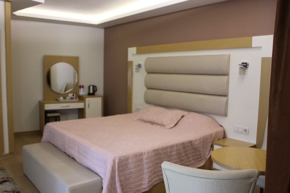 Урла: Tarihi Han Butik Otel