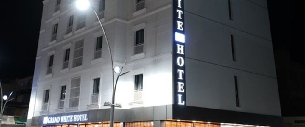 Grand White Hotel — фото 1