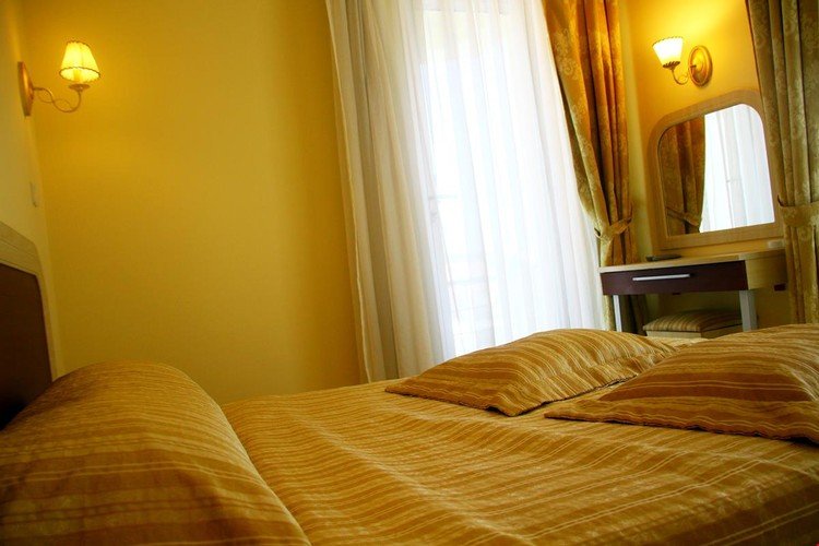Айвалык: Işık Otel