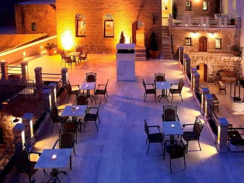 Мидьят: Hotel Kasr-i Nehroz