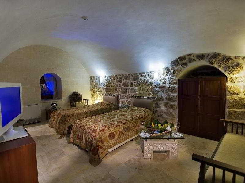 Мидьят: Hotel Kasr-i Nehroz