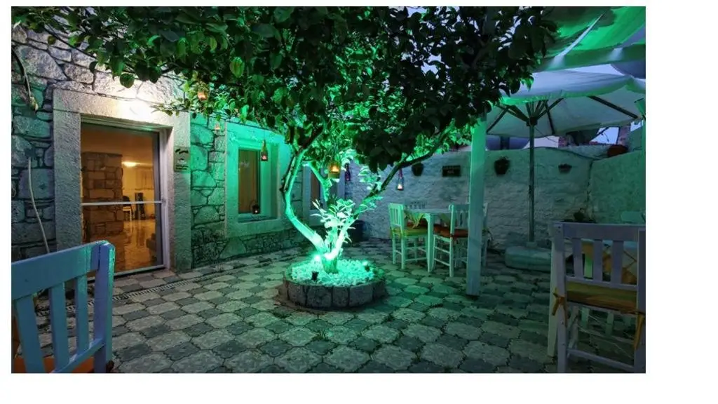 Чешме: Monat Otel Hacimemis