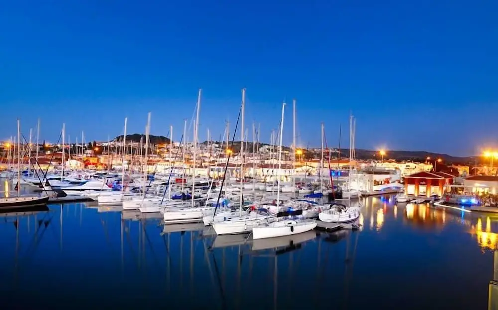 Чешме: Marin Port Otel