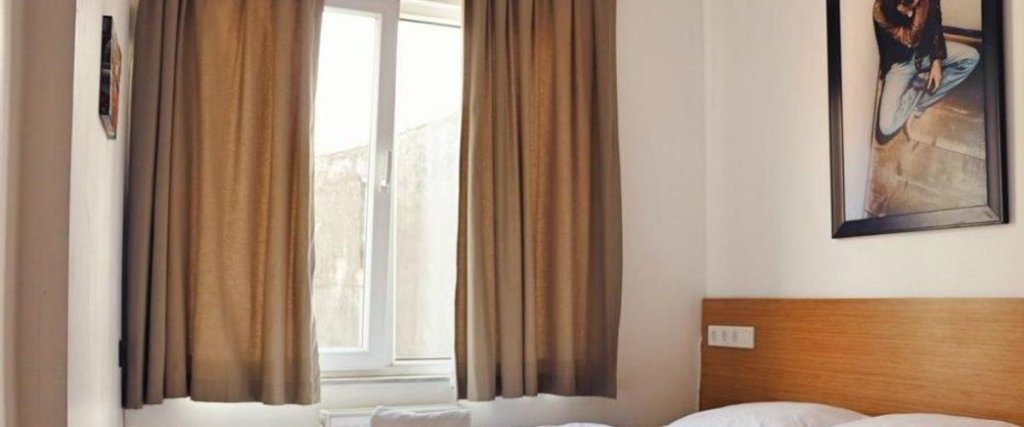 Стамбул: The Room Hostel