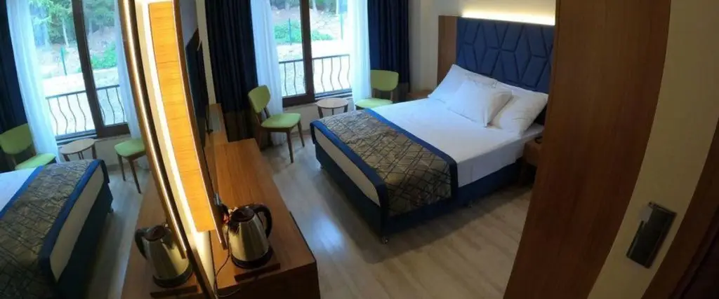 Месели: Savsat Karagol Hotel