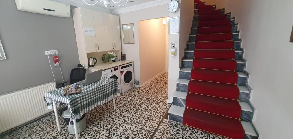 Стамбул: Taksi̇m Li̇fe House