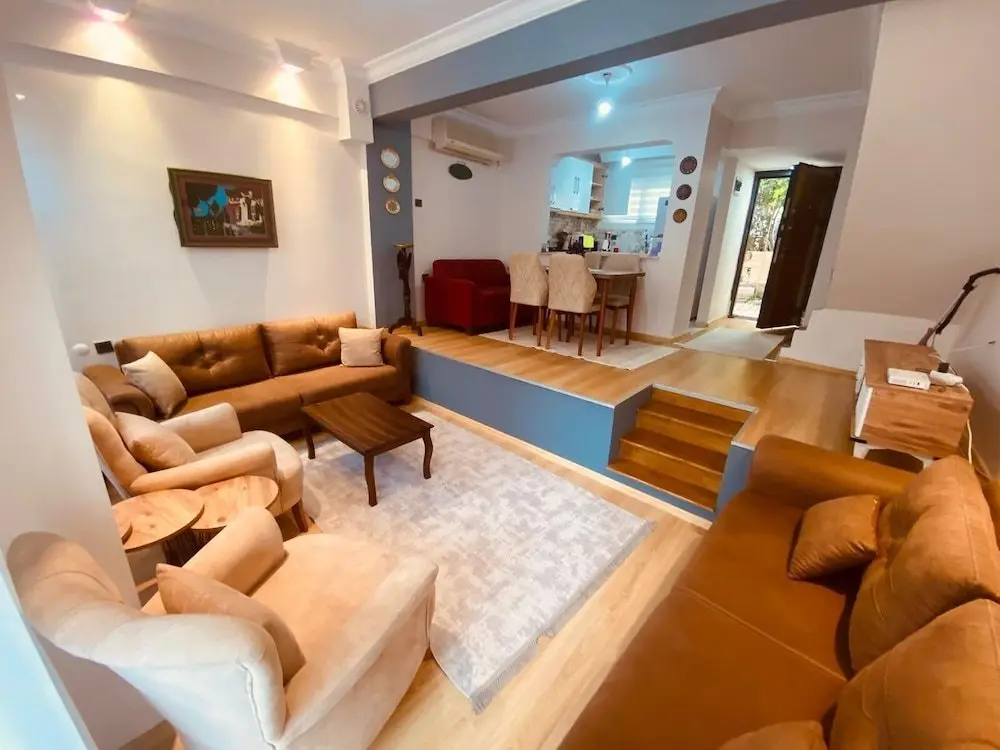 Кушадасы: Beautiful 3-bedroom House With Sea View and Garden