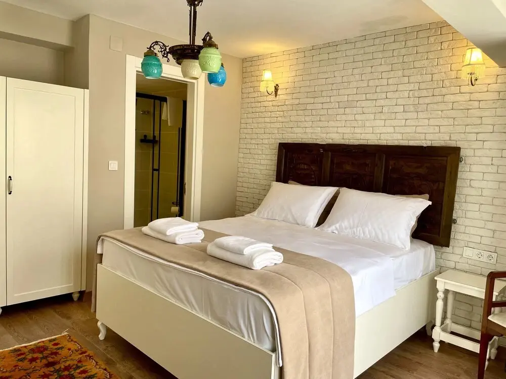 Урла: 1870 Taş Konak Otel - Sanat Sokağı