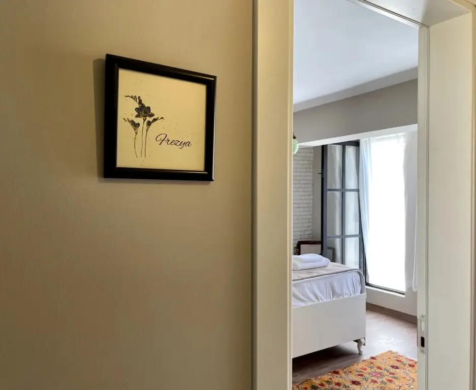 Урла: 1870 Taş Konak Otel - Sanat Sokağı