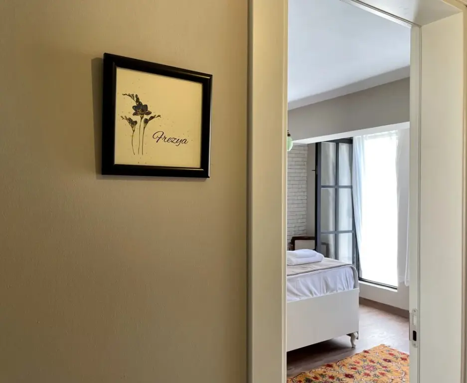 Урла: 1870 Taş Konak Otel - Sanat Sokağı