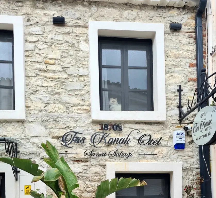 Урла: 1870 Taş Konak Otel - Sanat Sokağı