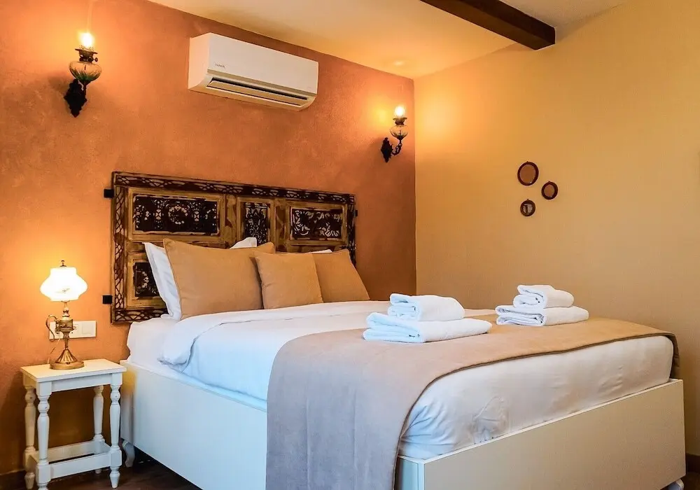 Урла: 1870 Taş Konak Otel - Sanat Sokağı