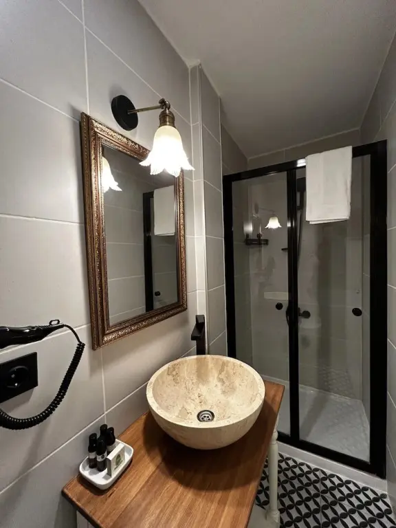 Урла: 1870 Taş Konak Otel - Sanat Sokağı