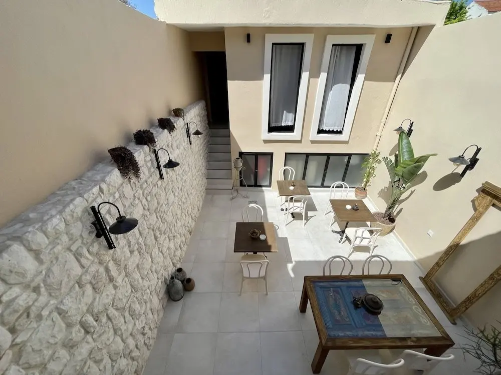 Урла: 1870 Taş Konak Otel - Sanat Sokağı