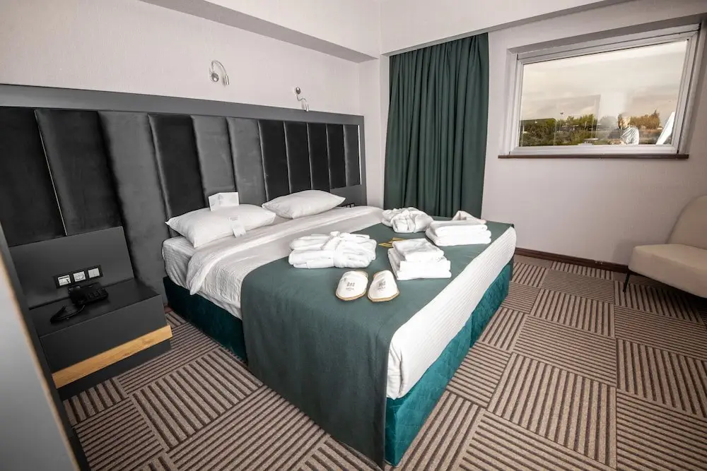 Qayser Deluxe Hotel — фото 1