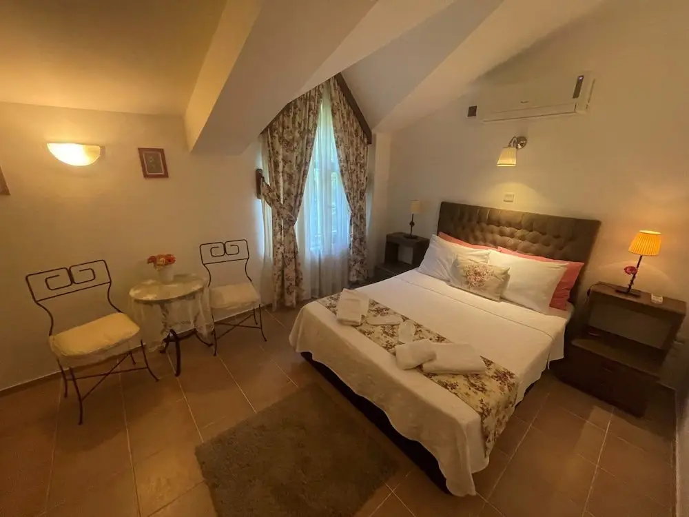 Сайл: Larin Otel