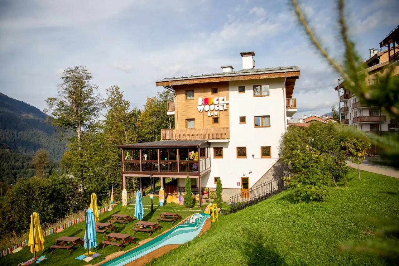 Эсто-Садок: BoogelWoogel Bar&Hotel Rosa Khutor