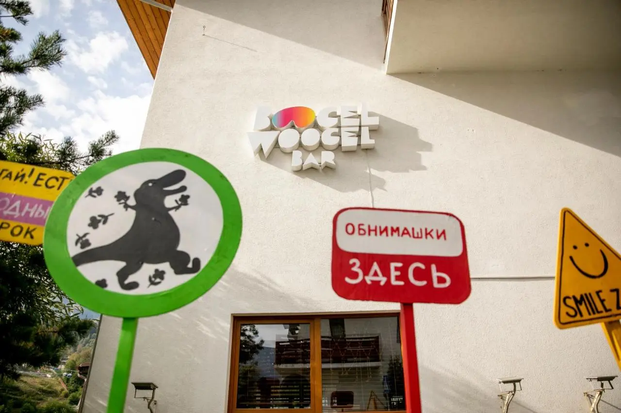 Эсто-Садок: BoogelWoogel Bar&Hotel Rosa Khutor